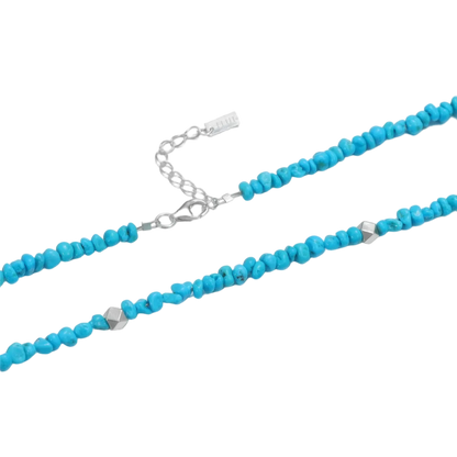 Detailed view of the faceted 925 sterling silver beads and secure clasp on the turquoise chip choker.